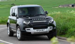 Land Rover Defender 110 County - cornering